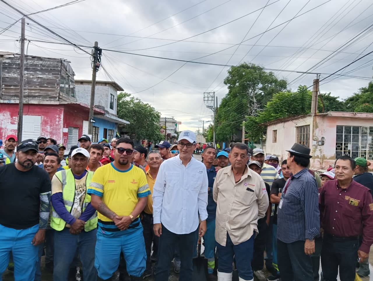 Erasmo González supervisa trabajos de saneamiento en zonas críticas