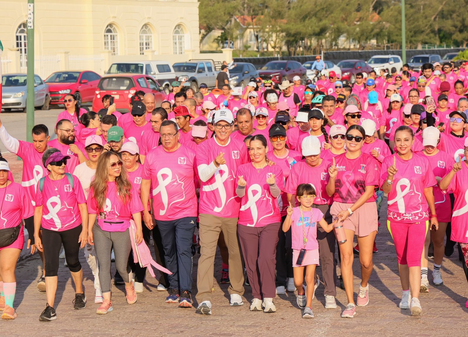 Erasmo y Dunia se unen al IMSS en lucha contra el cáncer de mama