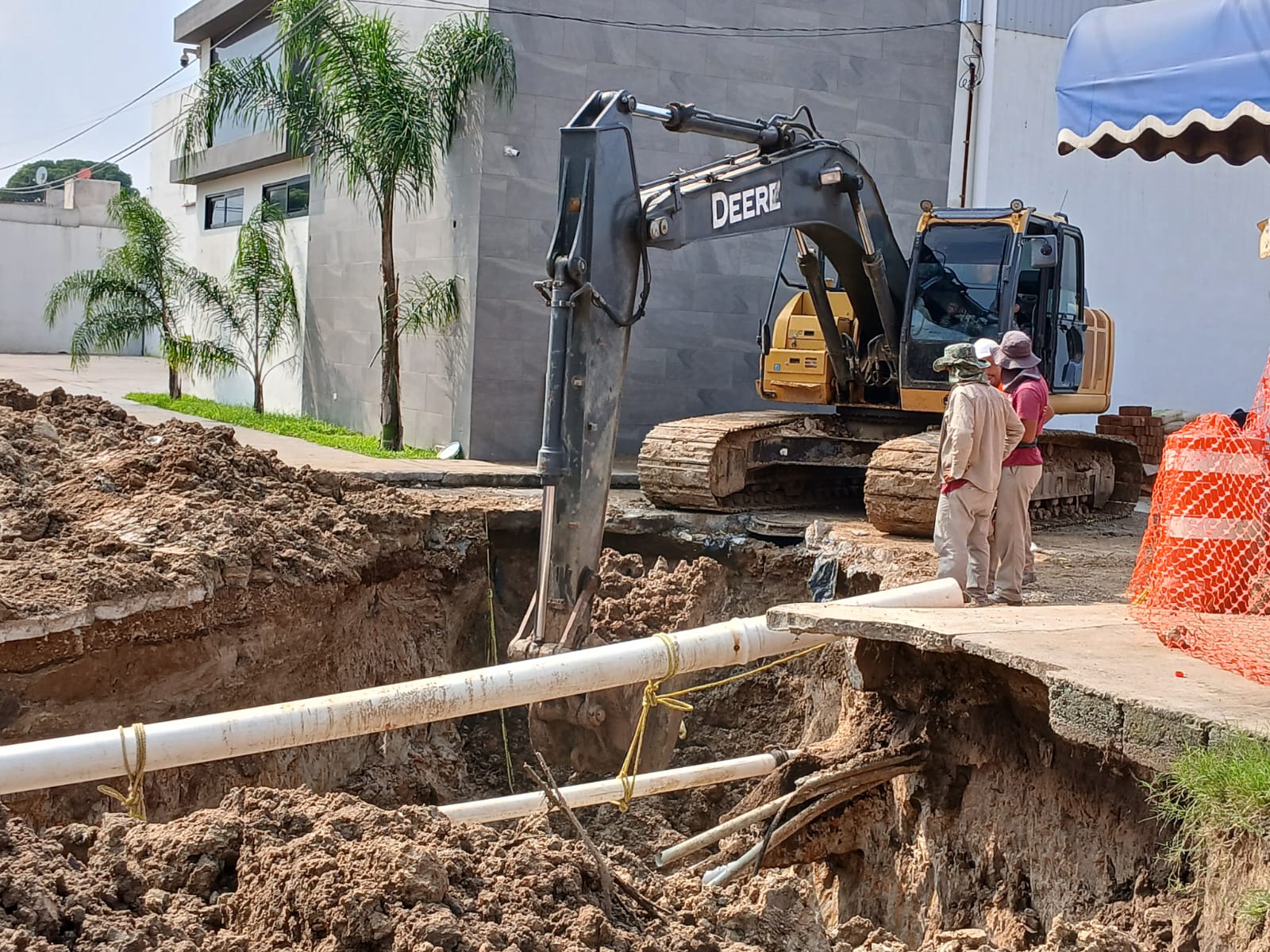 Atiende COMAPA SUR colapso de red sanitaria en la colonia Enrique Cárdenas de Tampico