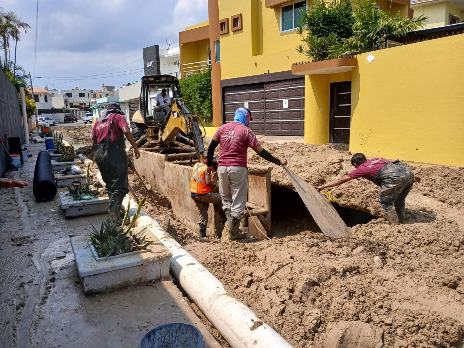 Responde con prontitud COMAPA SUR ante problema de drenaje en la colonia Ampliación de la Unidad Nacional