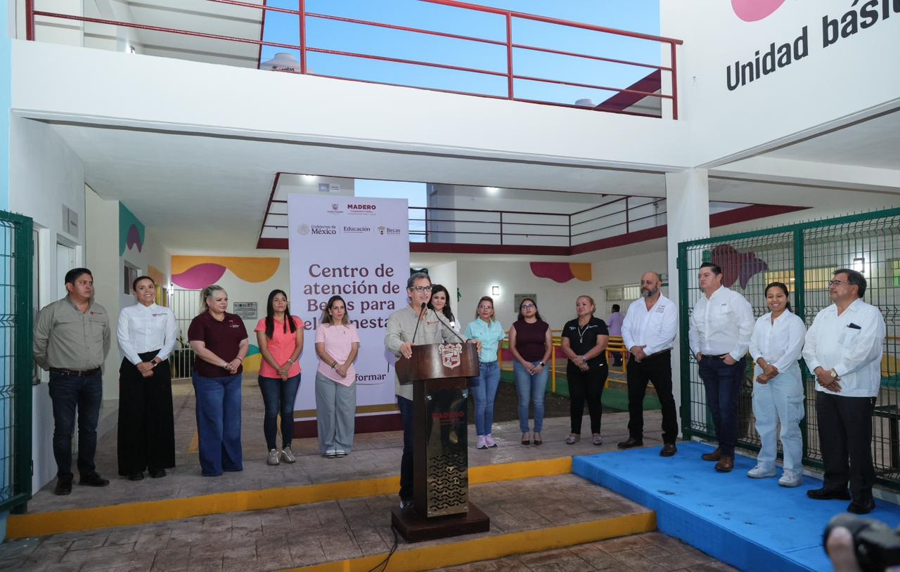 Erasmo González respalda la educación con Apertura del Nuevo Centro de Becas