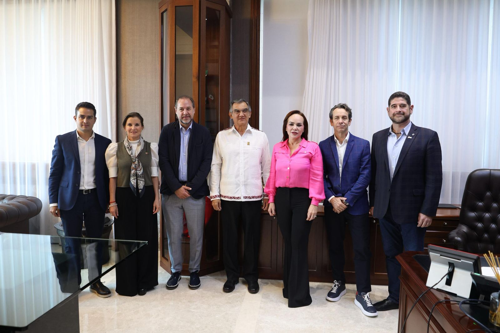 Presentan empresarios al gobernador mega proyecto inmobiliario y comercial para NLD