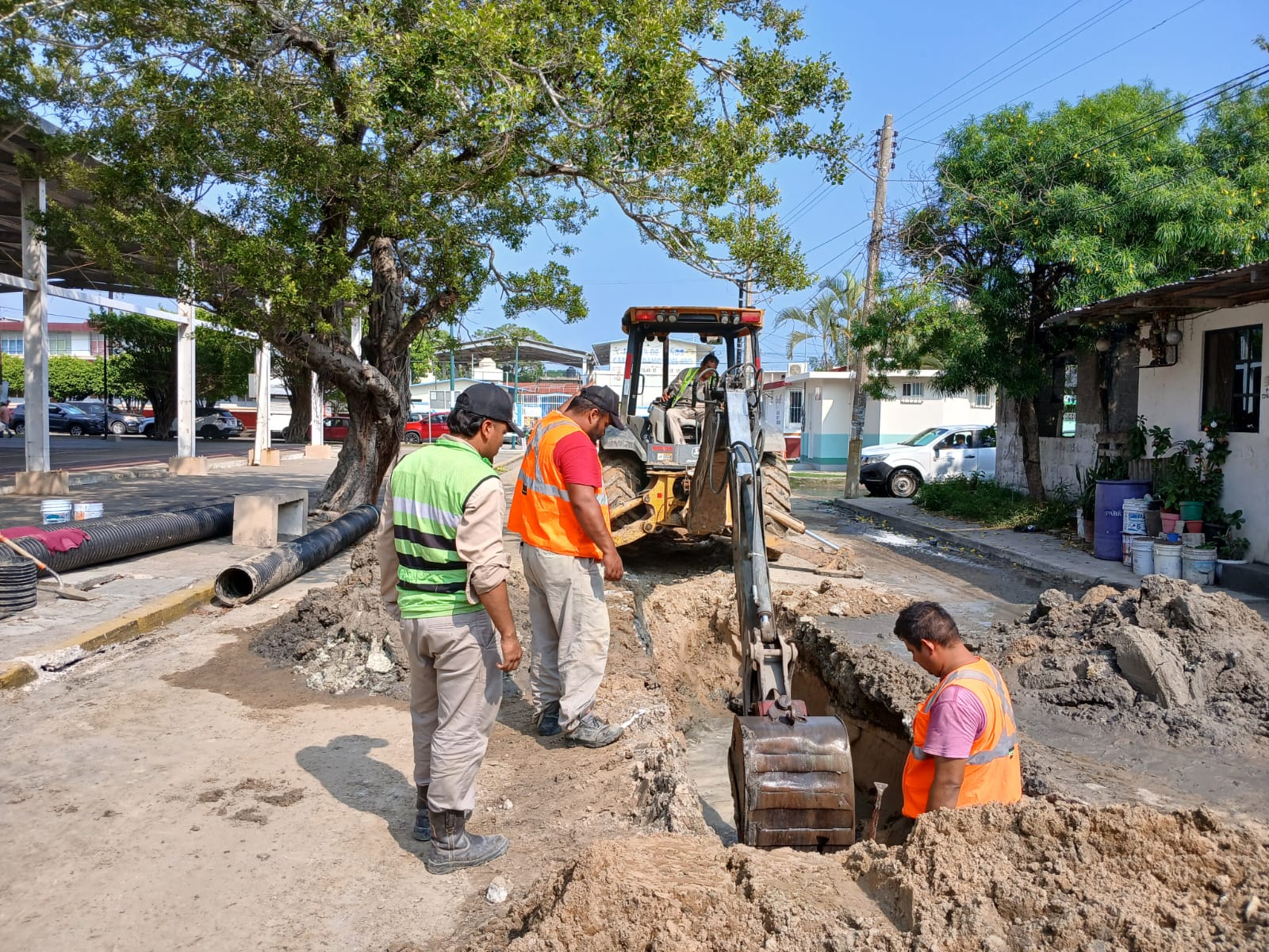 Continúa el mantenimiento a la red sanitaria de Ciudad Madero