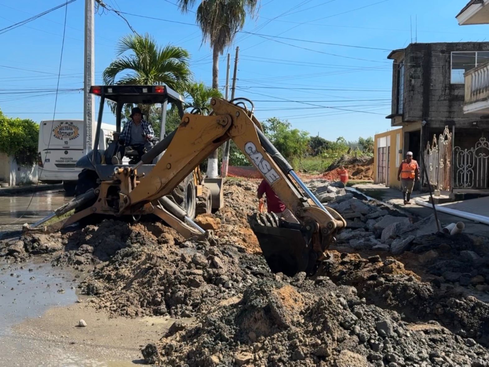Avanza la rehabilitación sanitaria en Miramápolis; concluye una fase del proyecto de COMAPA SUR