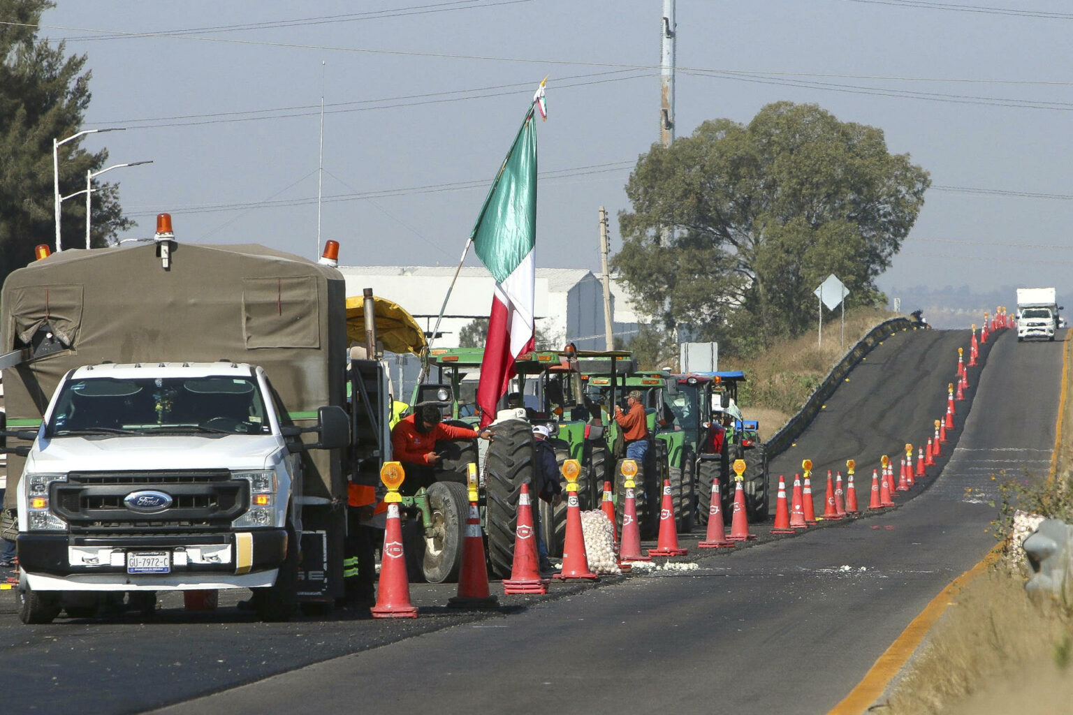 Bloqueo de productores agrícolas: liberan tramos carreteros y plazas de cobro