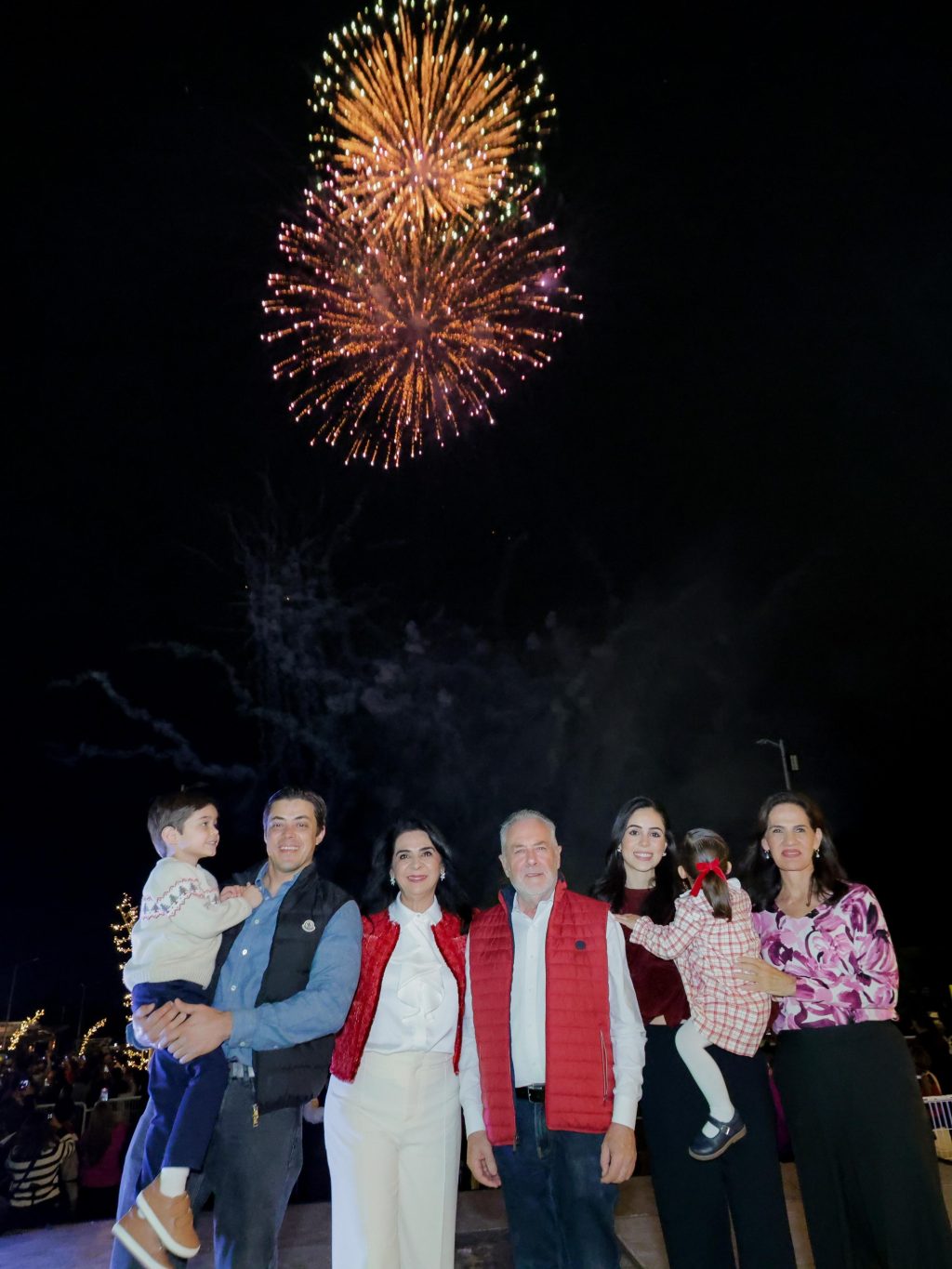Enciende Mónica Pino Navideño y da inicio la celebración decembrina