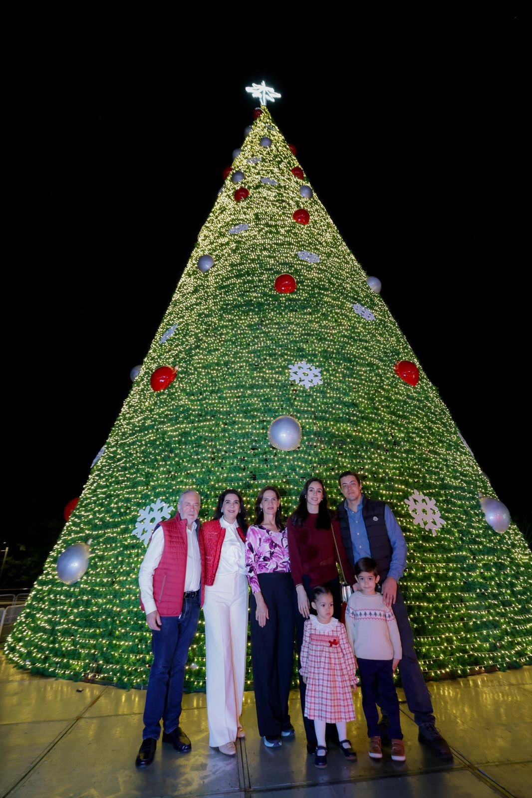 Desea Mónica Villarreal una Navidad de esperanza y armonía a las familias Tampiqueñas