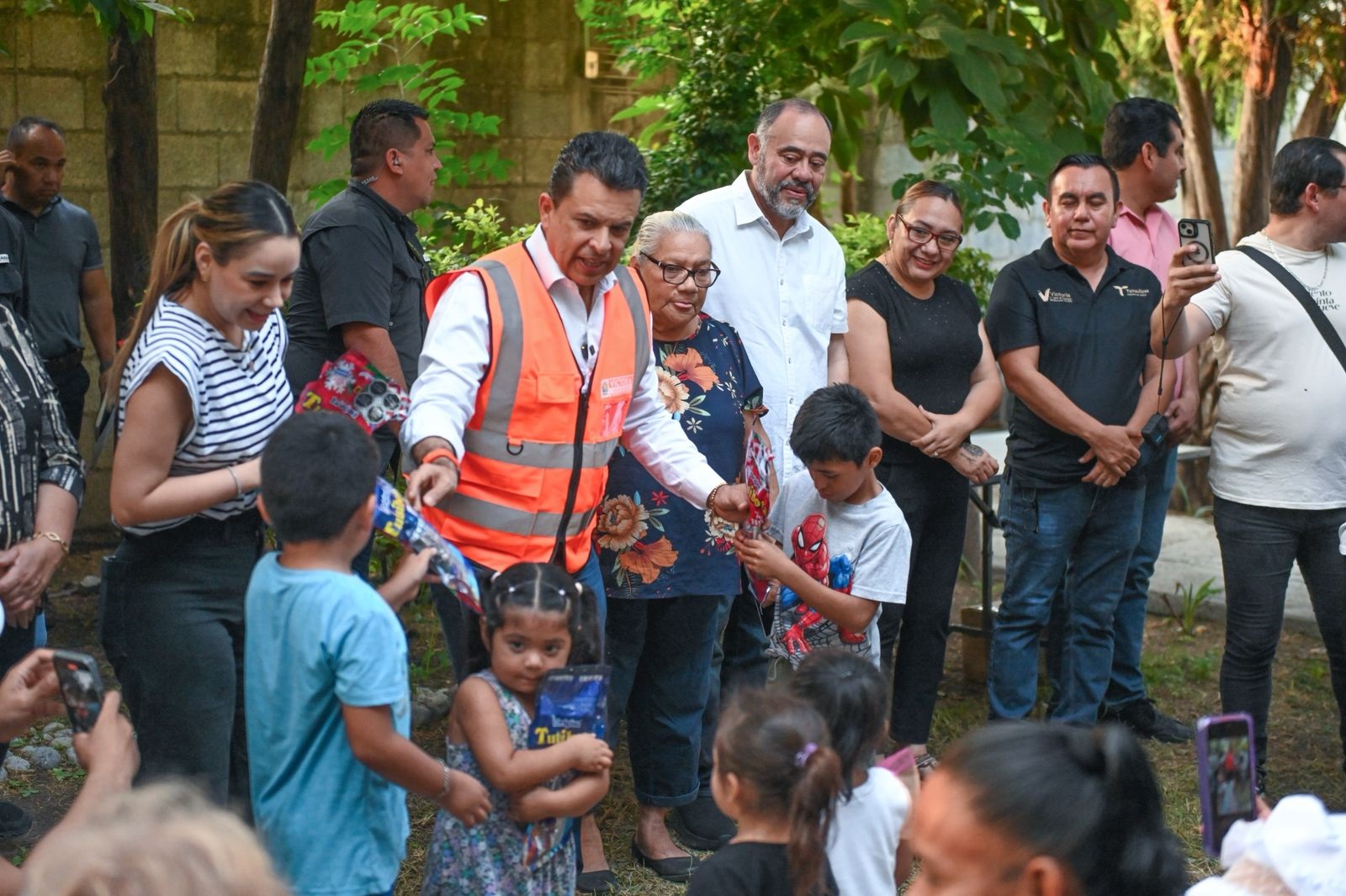 Invitan Lucy y Lalo fortalecer la unidad familiar esta Navidad.