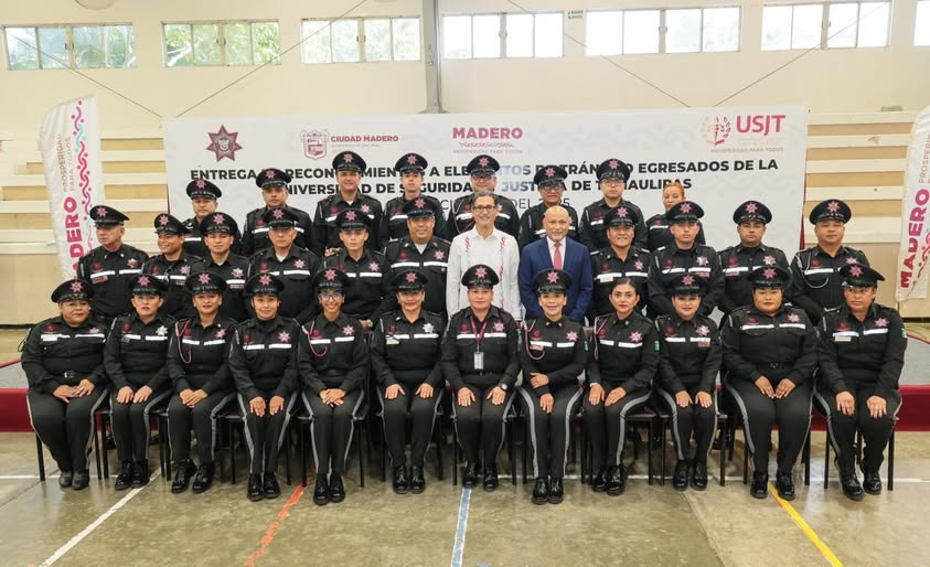 Erasmo entrega reconocimientos a 30 nuevos agentes de Tránsito egresados de la USJT