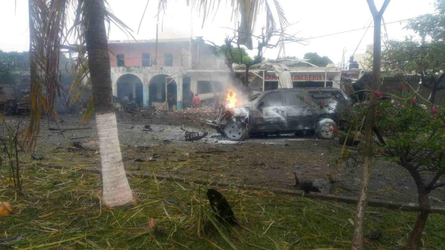 Explosión de auto bomba en Coahuayana, Michoacán, deja dos muertos y diez heridos