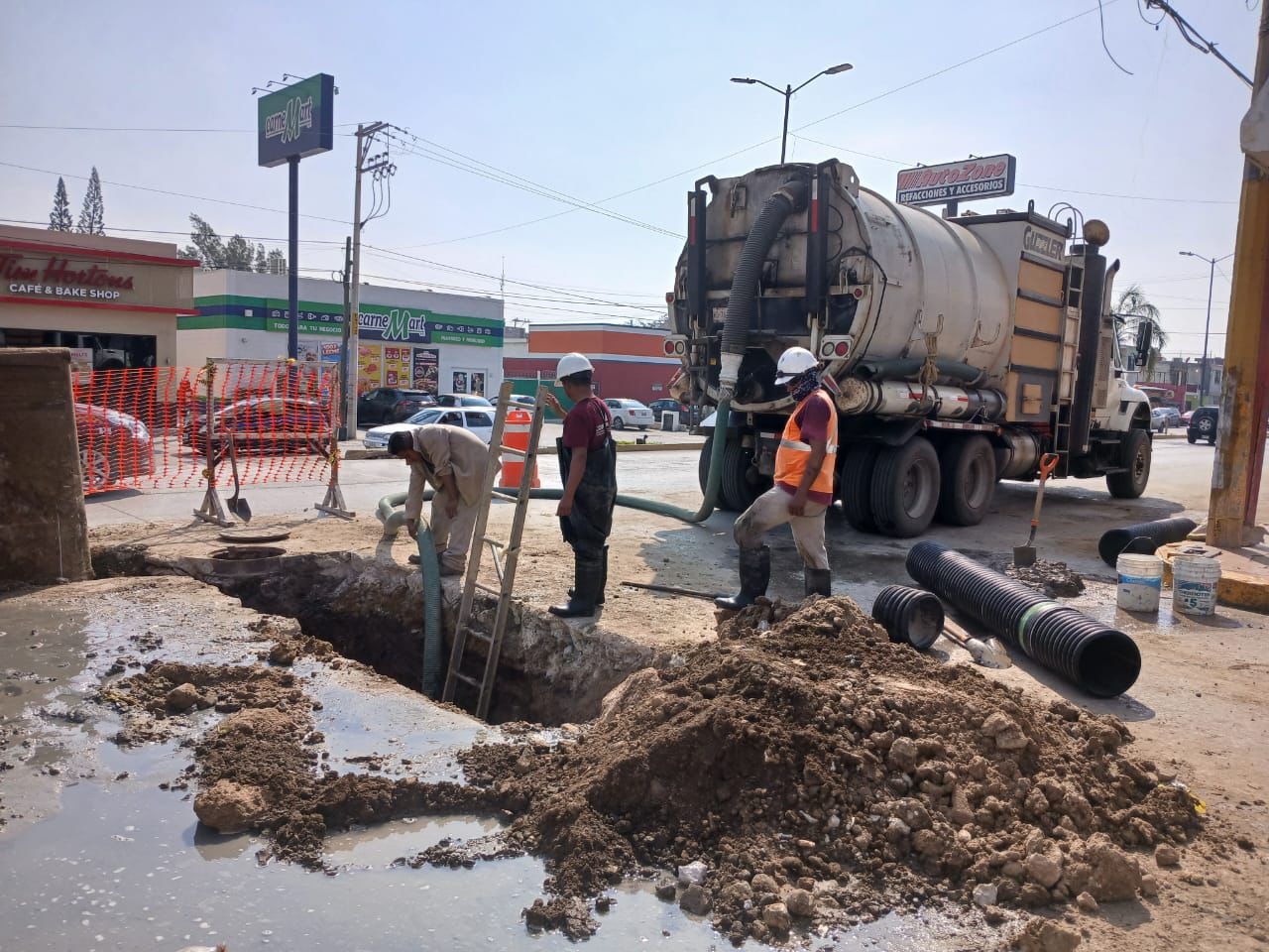 COMAPA SUR da atención a socavón en avenida Álvaro Obregón de Ciudad Madero