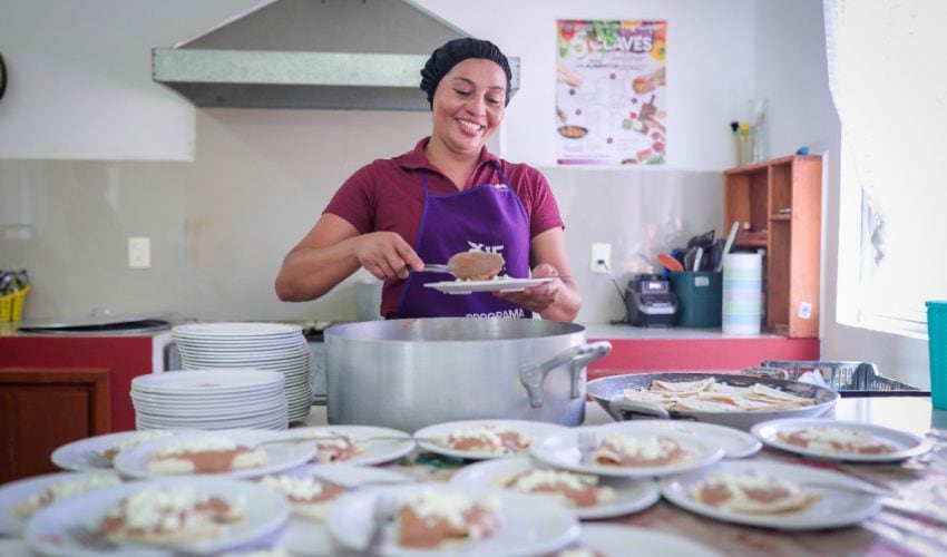 DIF Tamaulipas entrega estímulos a voluntarios de Desayunos y Comedores Comunitarios