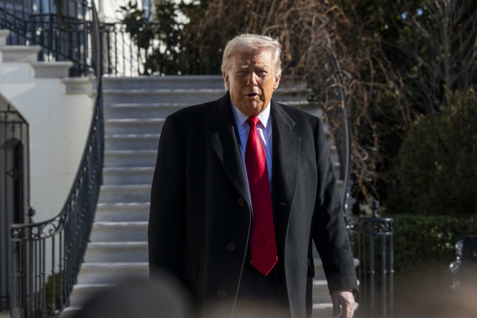 Trump afirma que Estados Unidos “no necesita” productos fabricados en México ni Canadá