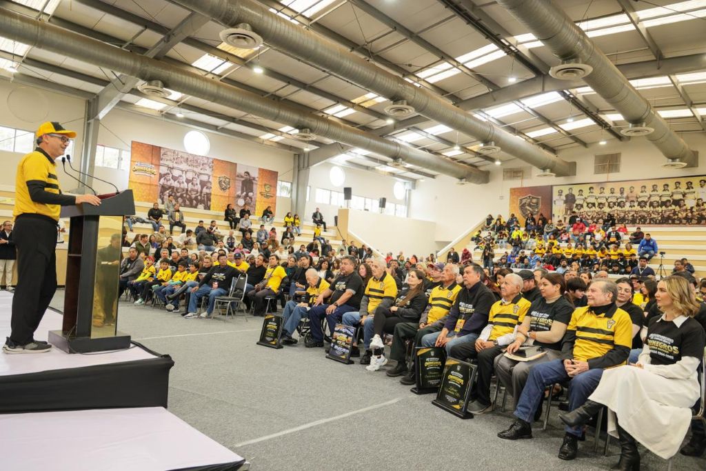 Emotivo homenaje a los Orinegros campeones invictos de la temporada 1964- 1965