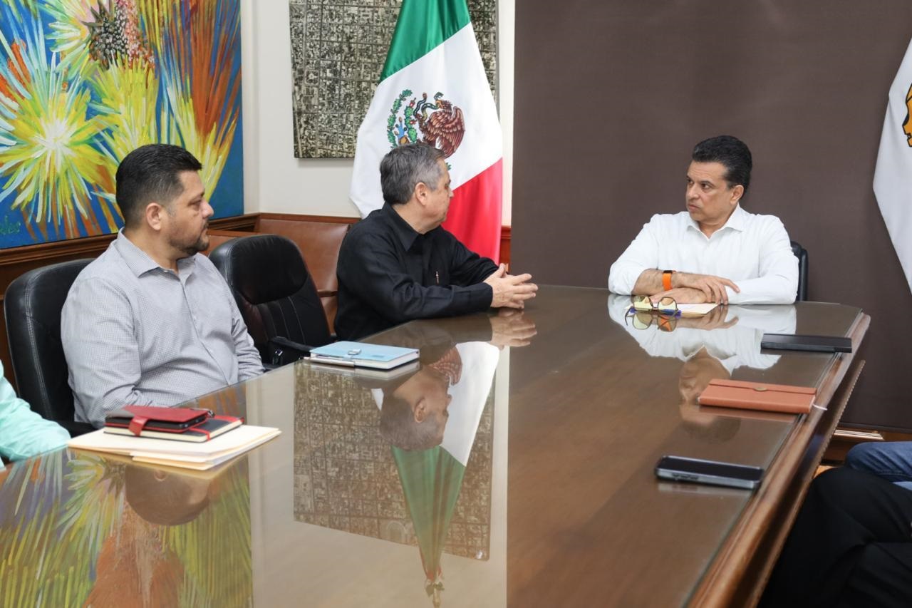Pide alcalde a COMAPA avanzar en reparación de fugas y obras.