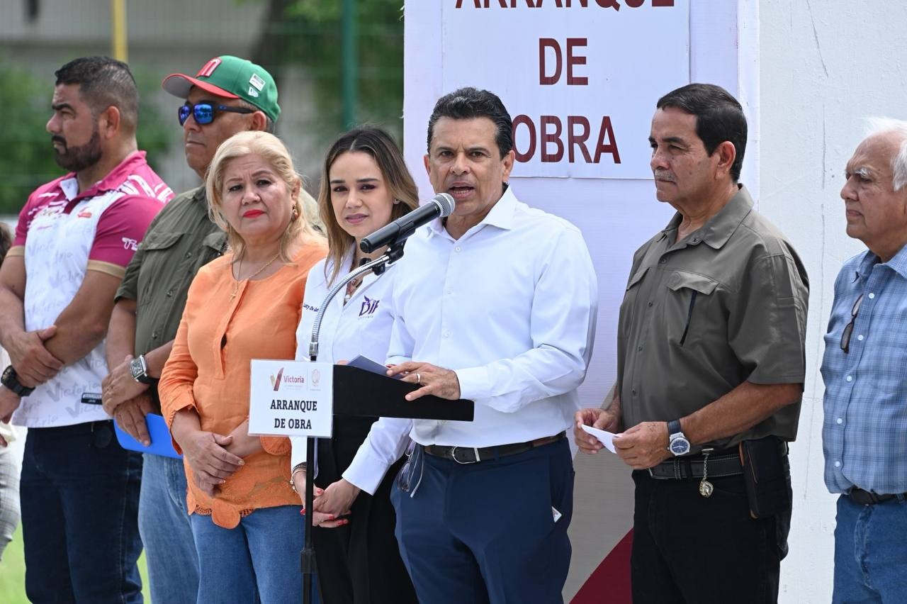 Arranca Lalo Gattás remodelación del parque de softbol de la Miguel Alemán.